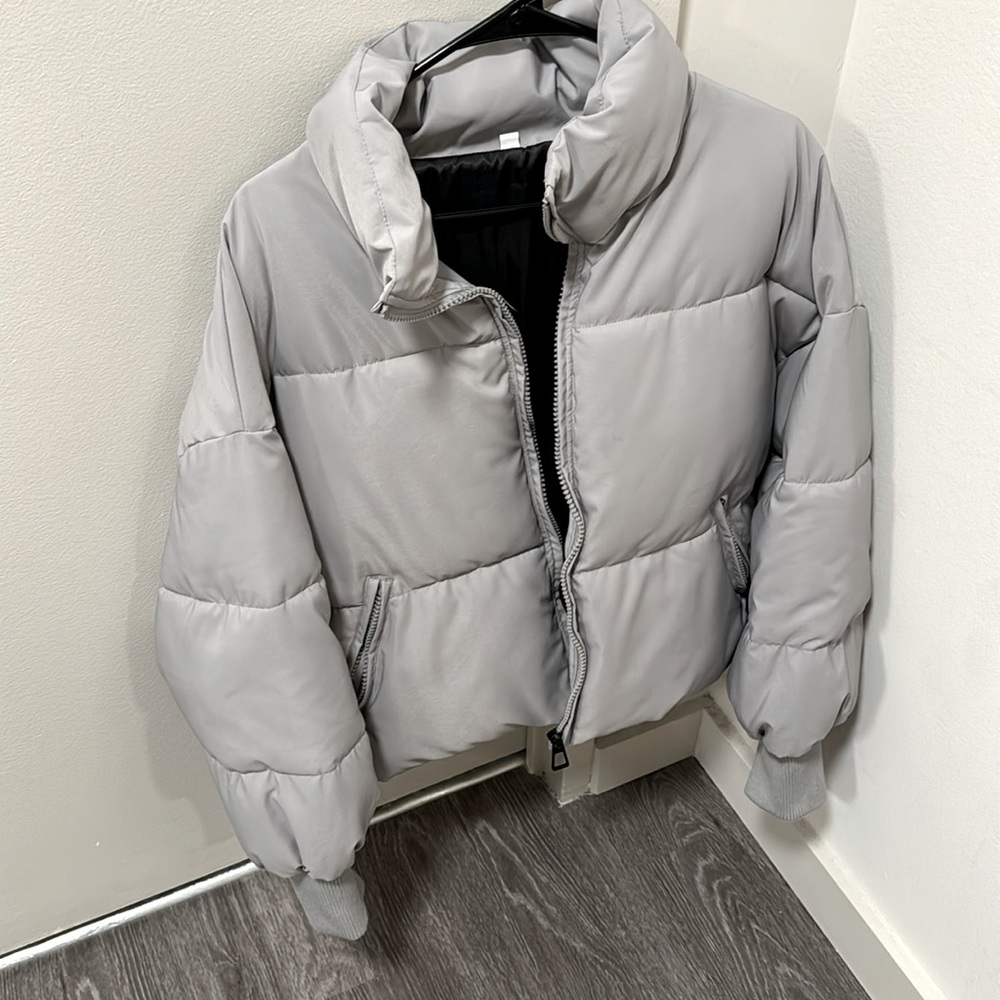 Super warm puffer, feels like a blanket.